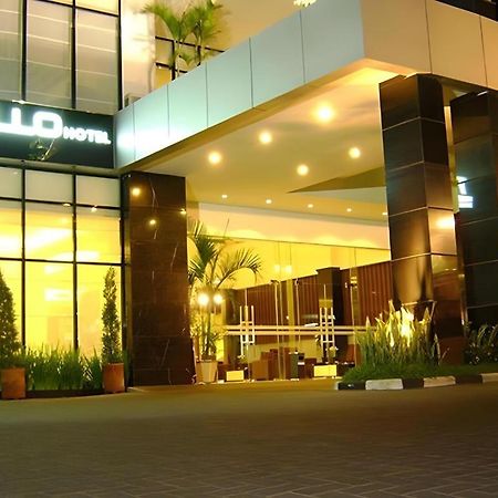 Travello Hotel Manado Exterior photo