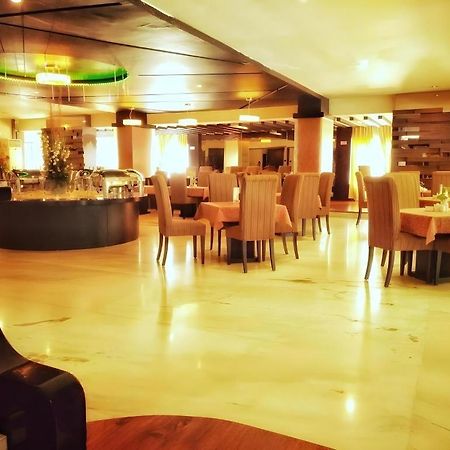 Travello Hotel Manado Exterior photo