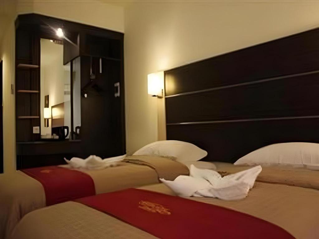 Travello Hotel Manado Exterior photo