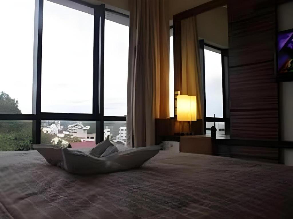 Travello Hotel Manado Exterior photo