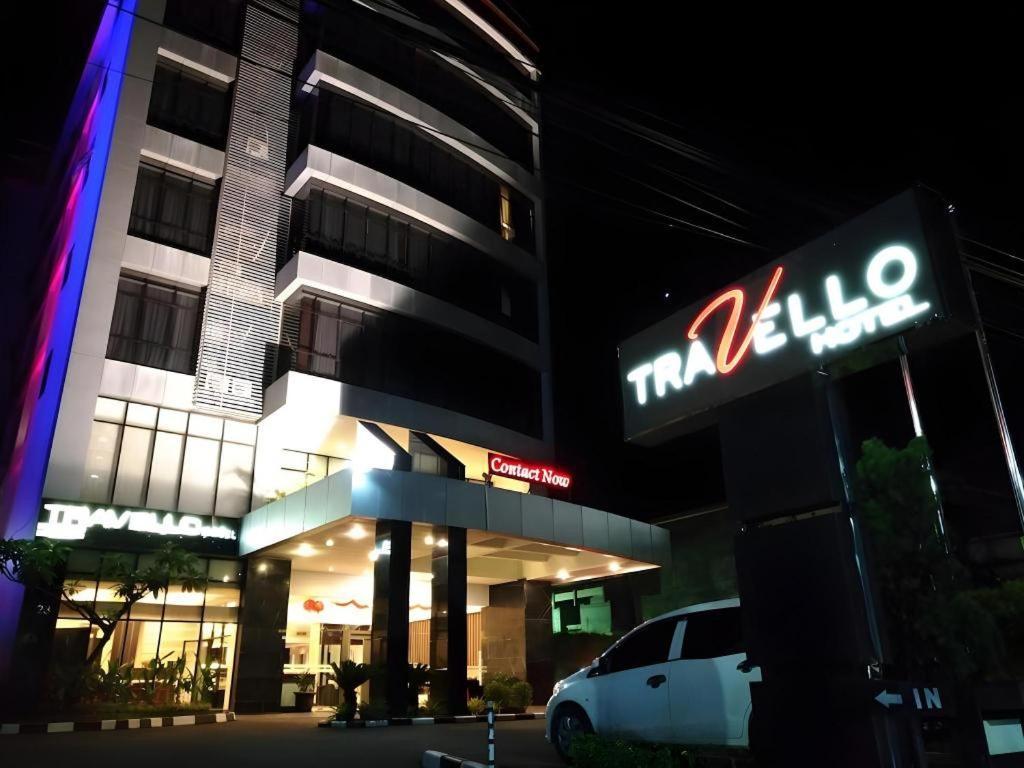 Travello Hotel Manado Exterior photo