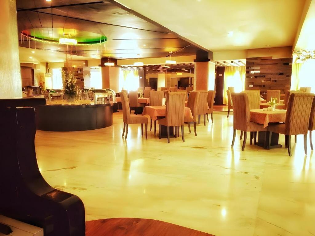 Travello Hotel Manado Exterior photo