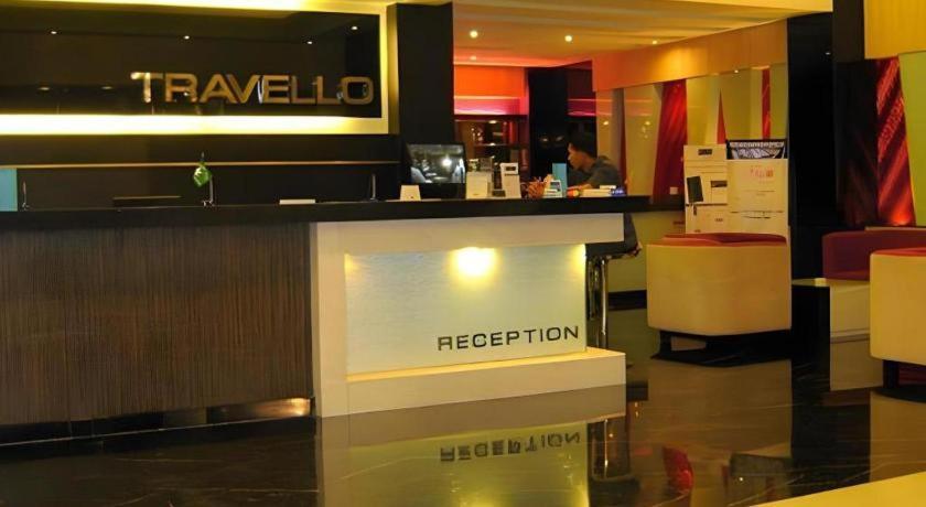 Travello Hotel Manado Exterior photo