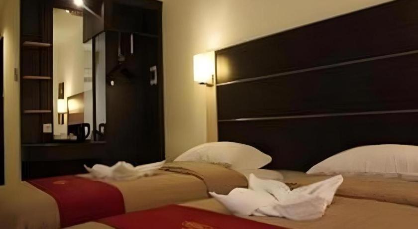 Travello Hotel Manado Exterior photo