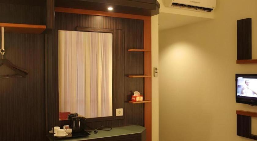 Travello Hotel Manado Exterior photo