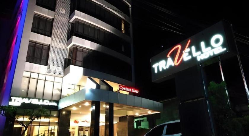 Travello Hotel Manado Exterior photo