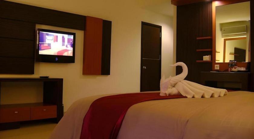 Travello Hotel Manado Exterior photo