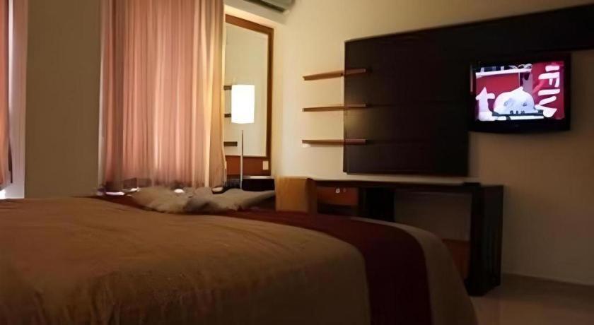 Travello Hotel Manado Exterior photo