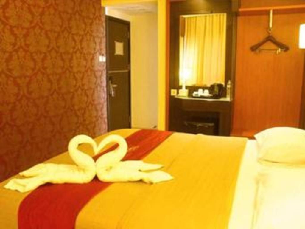 Travello Hotel Manado Exterior photo