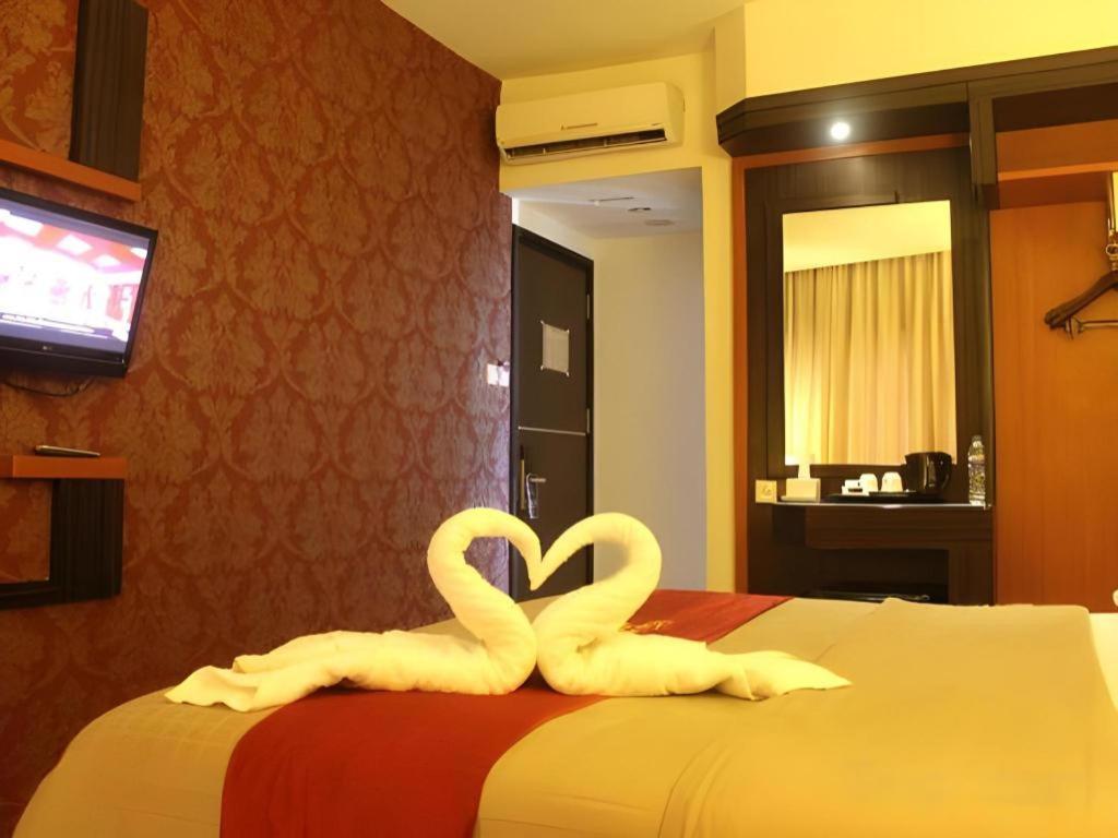 Travello Hotel Manado Exterior photo