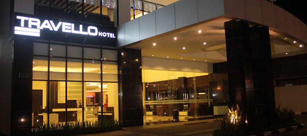Travello Hotel Manado Exterior photo